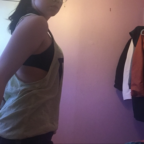 A lime green tank top from the brand pink - Picture 3 of 3